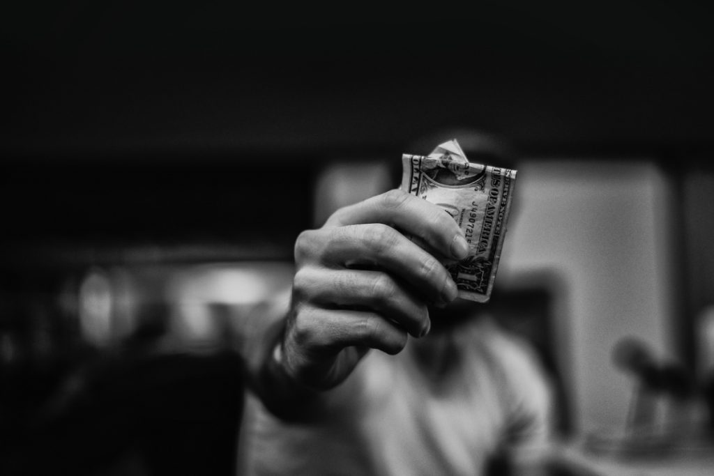Btk. 372. §: A sikkasztás büntetőjogi háttere